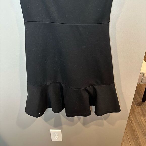 Black Gap Ruffle Bottom Cap sleeve Dress 6 - Picture 4 of 5